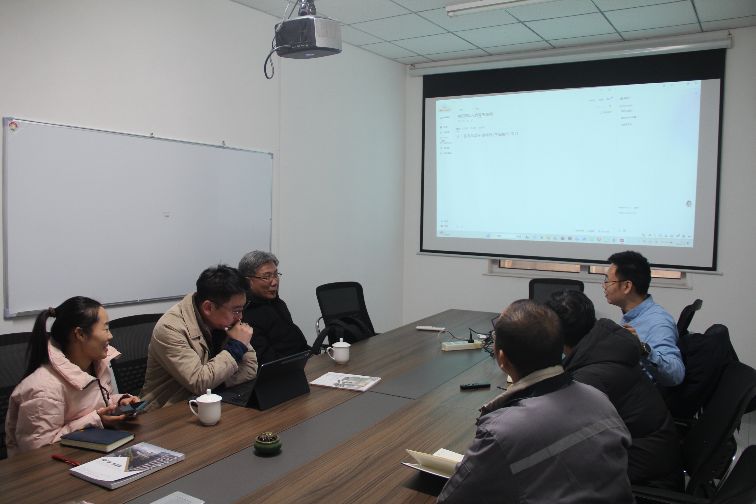 Shandong Lannuo keskustelee melulaboratorion ja melunhallinnan projektin aloittamisesta professori KWAK, Moon Kyu, Ph.D. ja edustaja Liang Tongho Donggukin yliopistosta Etelä-Koreasta